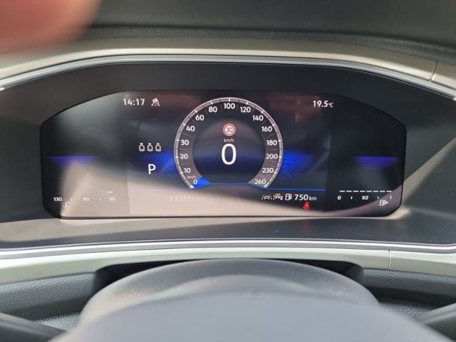 Fahrzeugabbildung Volkswagen T-Roc 1.5 TSI MOVE SHZ FRONT LANE LIGHT ASSIST A