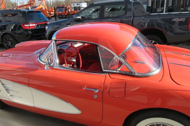 Vehicle photo 10