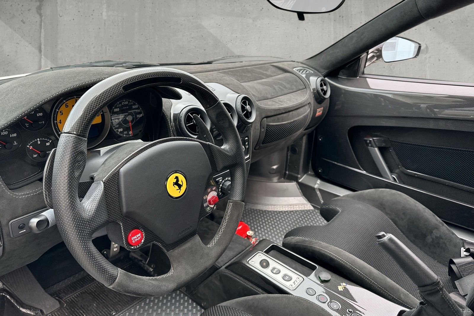 Fahrzeugabbildung Ferrari 430 Scuderia F1*dt. Auto*Carbon*4-Punkt-Gurt*LED
