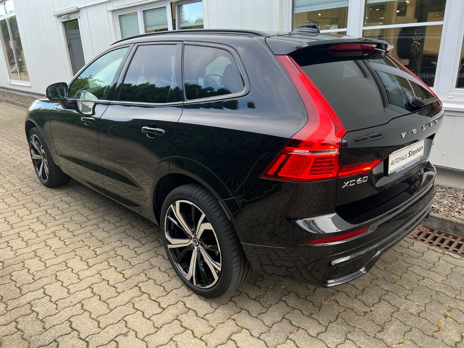 Volvo XC60 B4 Diesel Automatik AWD Plus Dark AHK foto 5
