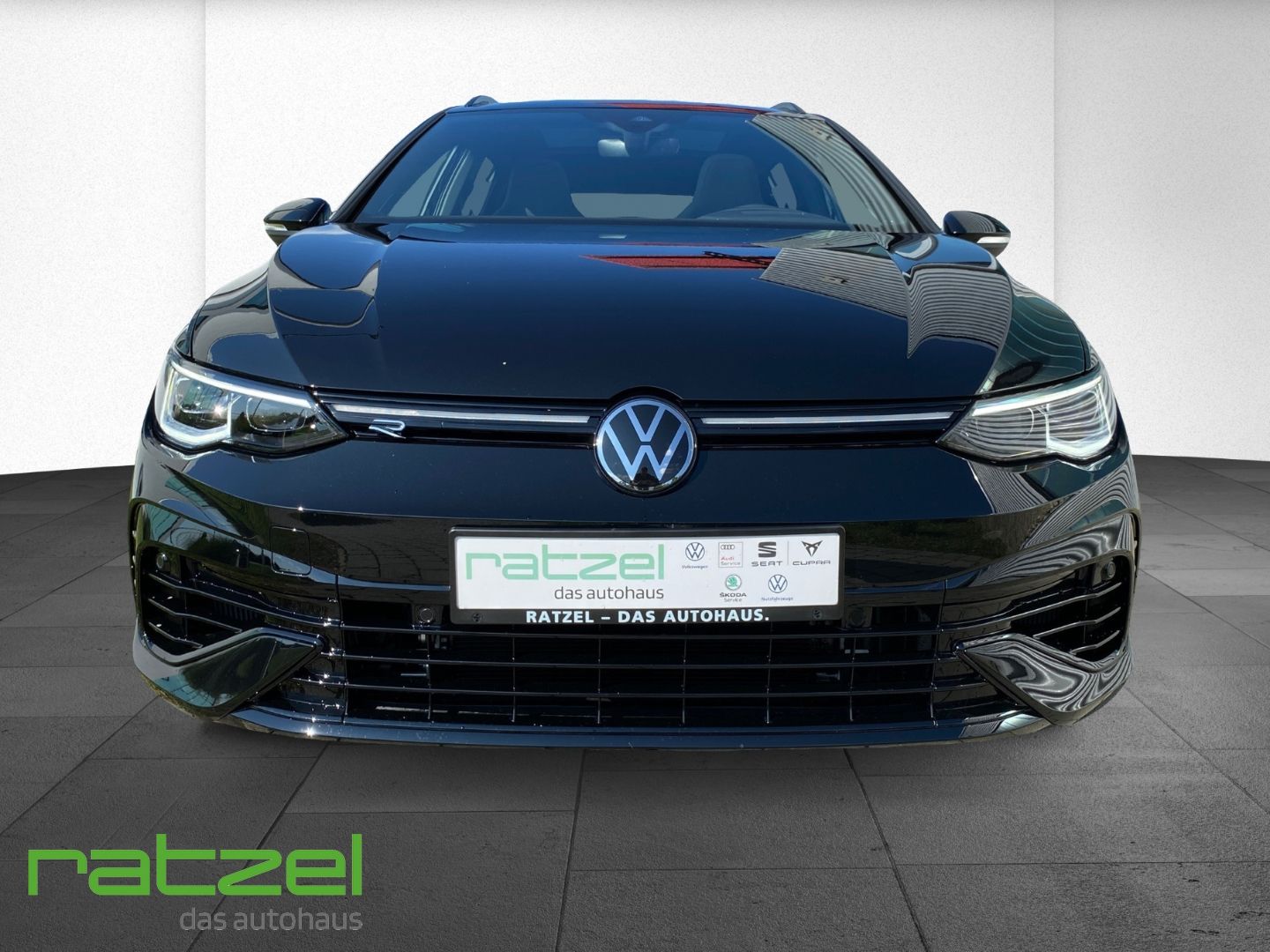 Fahrzeugabbildung Volkswagen Golf Variant VIII R 4Motion 2.0 TSI DSG DCC+NAVI