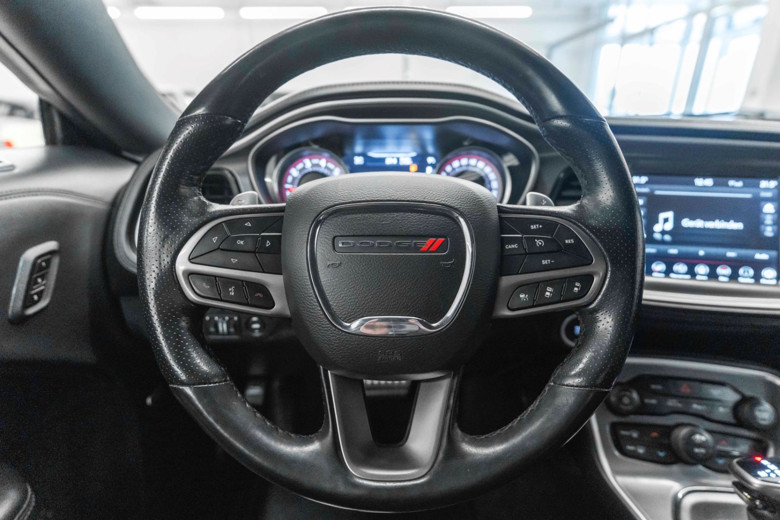 Fahrzeugabbildung Dodge Challenger 5,7 R/T ACC KAM CARPLAY NAV ALPINE
