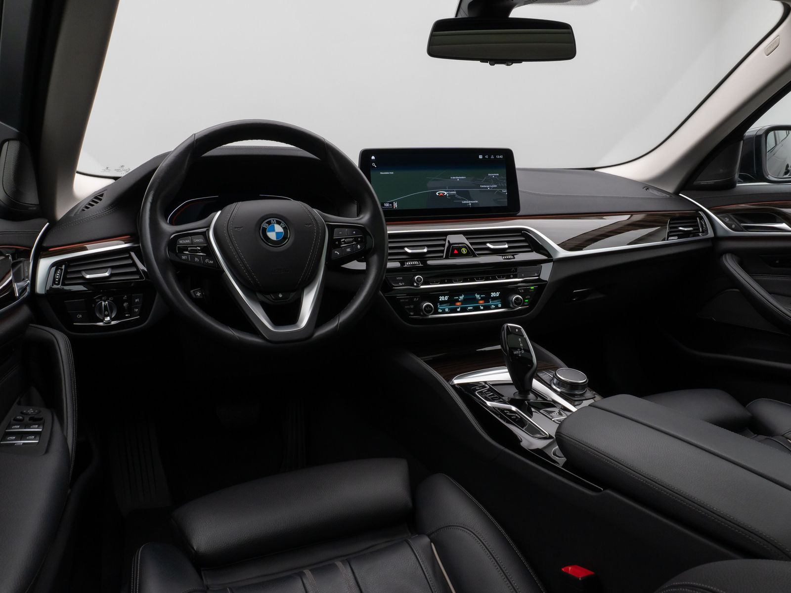 Fahrzeugabbildung BMW 530d xD  LuxuryLine Pano 360°HUD DAB H/K Massage