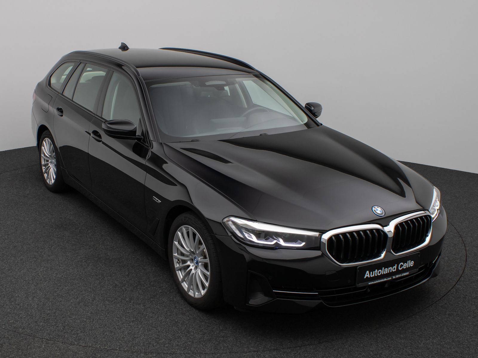 Fahrzeugabbildung BMW 530e Kamera DAB WLAN CockPitPro ACC Alarm LED