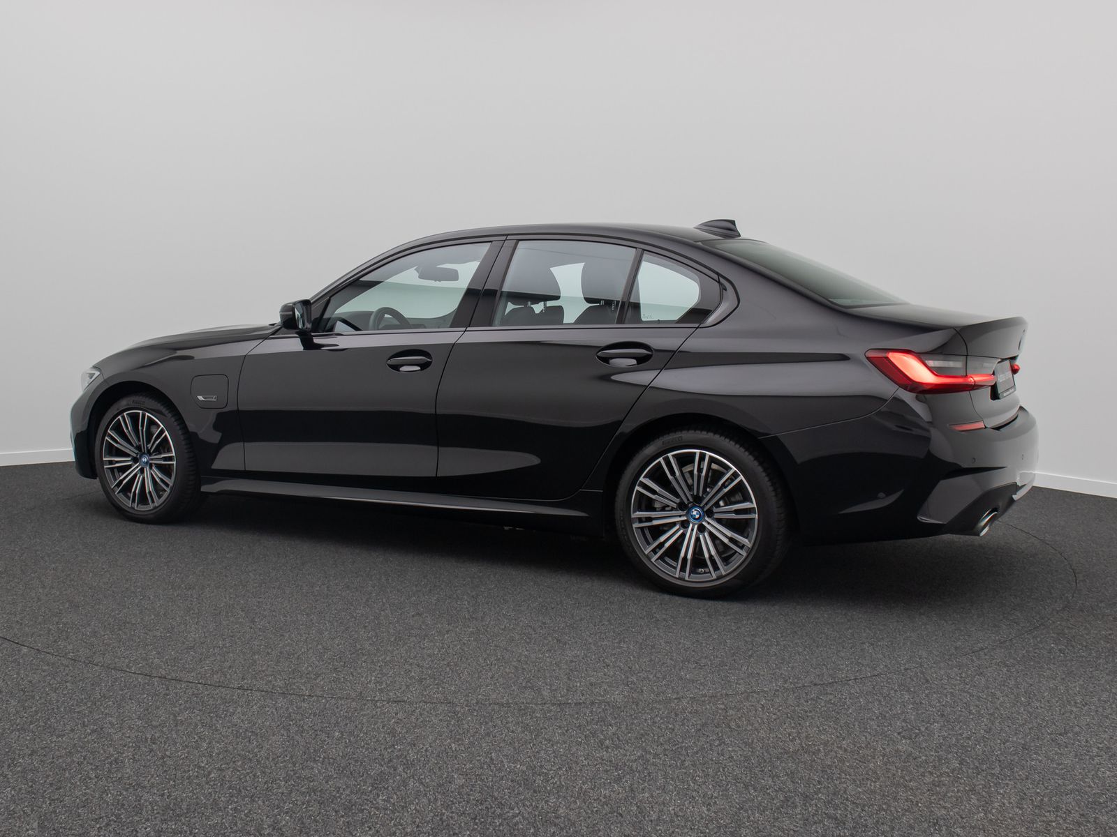 Fahrzeugabbildung BMW 320e M Sport Kamera DAB Alarm Parkassistenzsyst