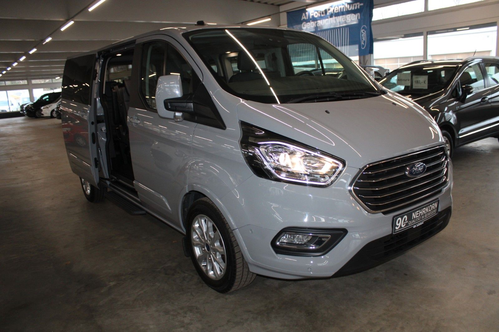 Fahrzeugabbildung Ford Tourneo Custom L2 Titanium X 8Si AHK STDHZ Leder