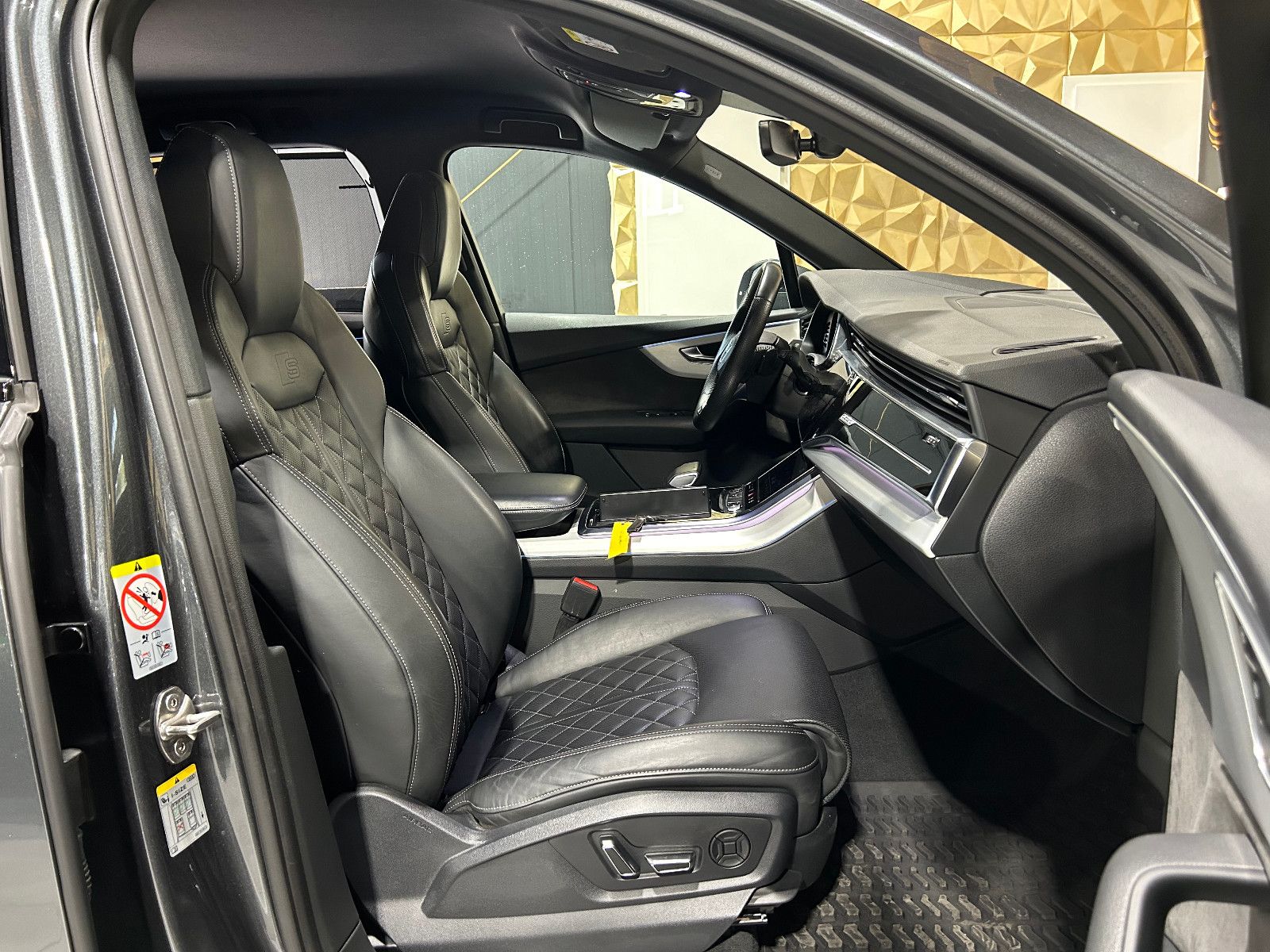 Fahrzeugabbildung Audi Q7 50 TDI quattro/S-LINE/HEAD-UP/COMPETITION/NAV