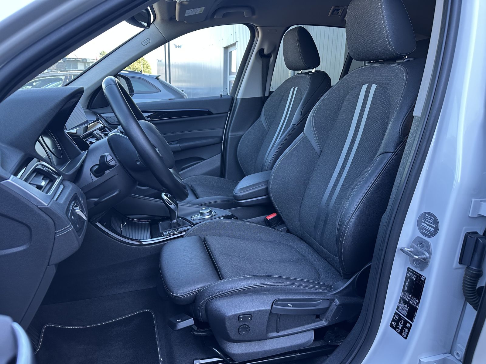 Fahrzeugabbildung BMW X1 xDrive20d Sport-Line LED+SHZ+AHK+DAB+DA+19ZO