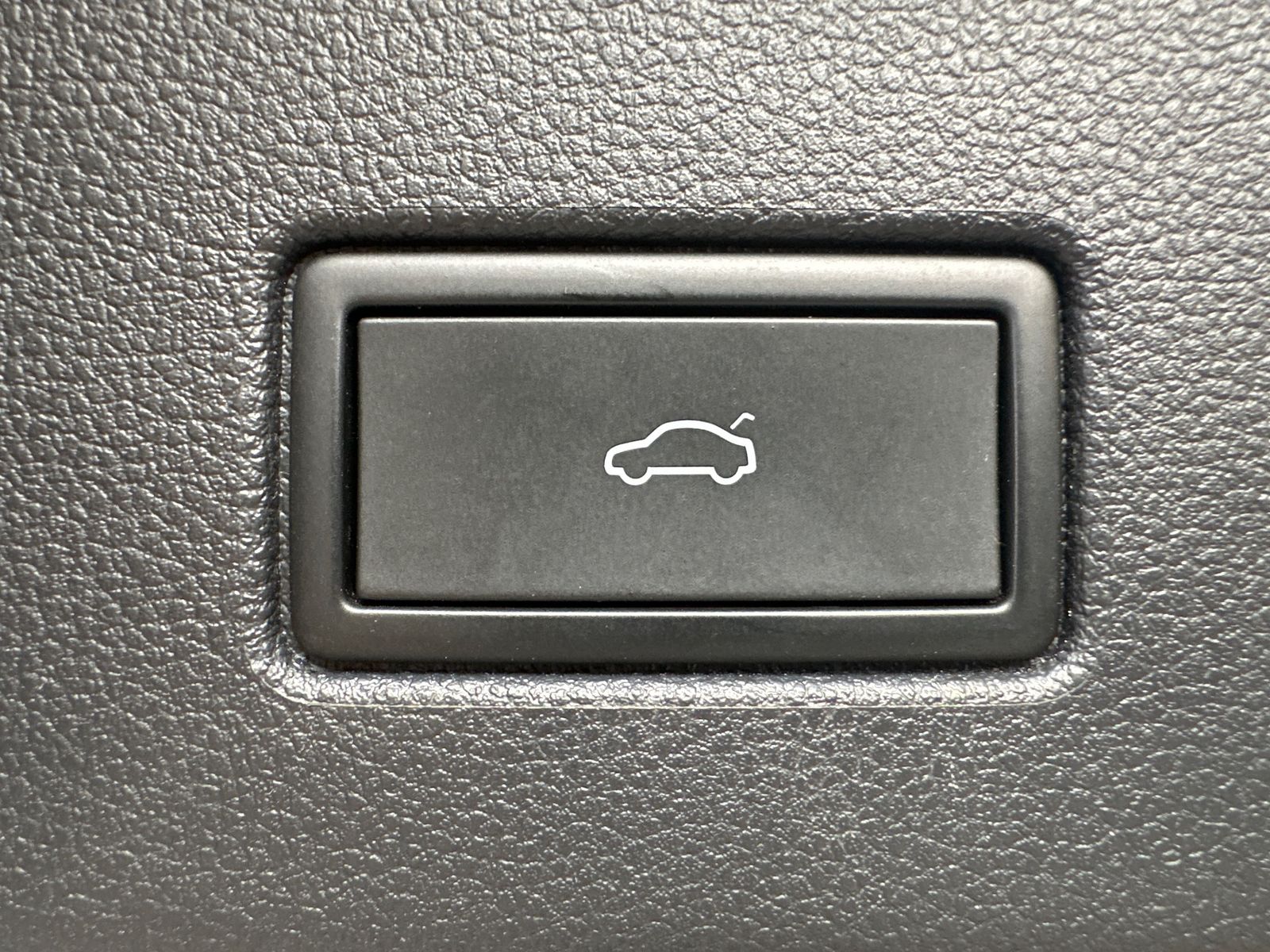 Fahrzeugabbildung Volkswagen Touran 7-Sitzer NAV+LED+ACC+KAMERA+PANO+STANDHZG
