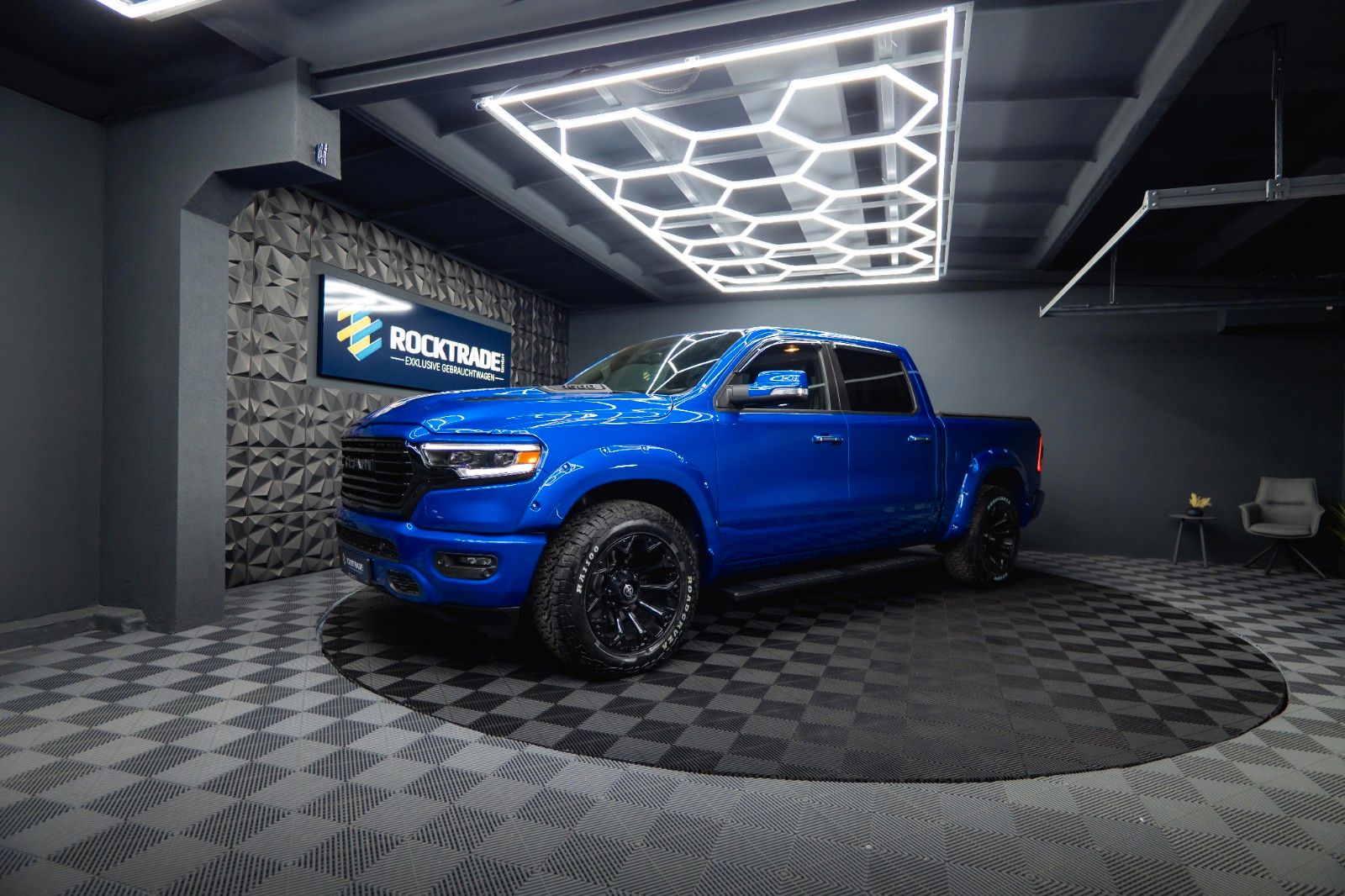 Fahrzeugabbildung Dodge RAM 5.7 V8 HEMI 4x4 OFFROAD Night Limited 19%