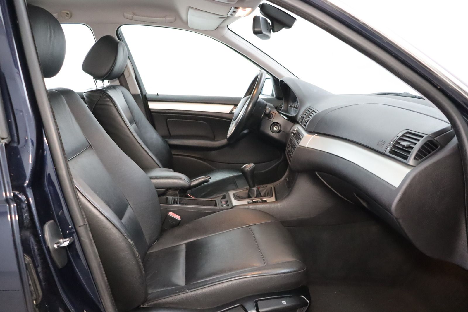 Fahrzeugabbildung BMW 320 i * Xenon * Leder * Sitzhzg. PDC