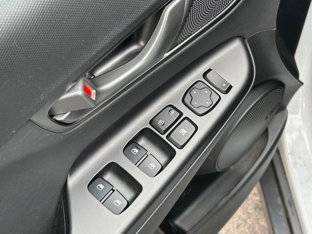 Fahrzeugabbildung Hyundai KONA EV Style 150 kW *RW449KM*SHZ*LED*RFKamera*