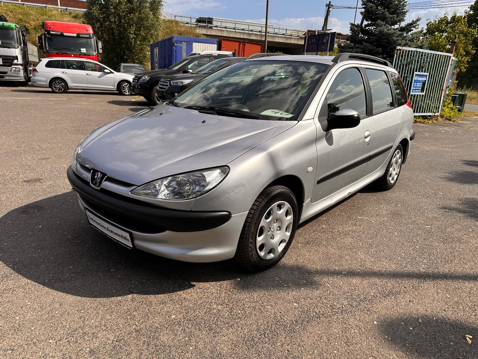 Peugeot  2005 — салон