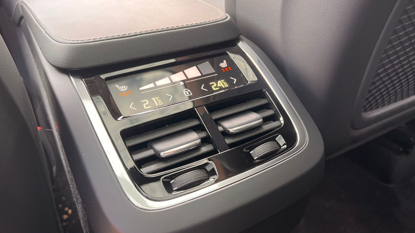 Fahrzeugabbildung Volvo B5D AWD Ultimate Bright *MASS*B&W*LUFT*HUD*AHK