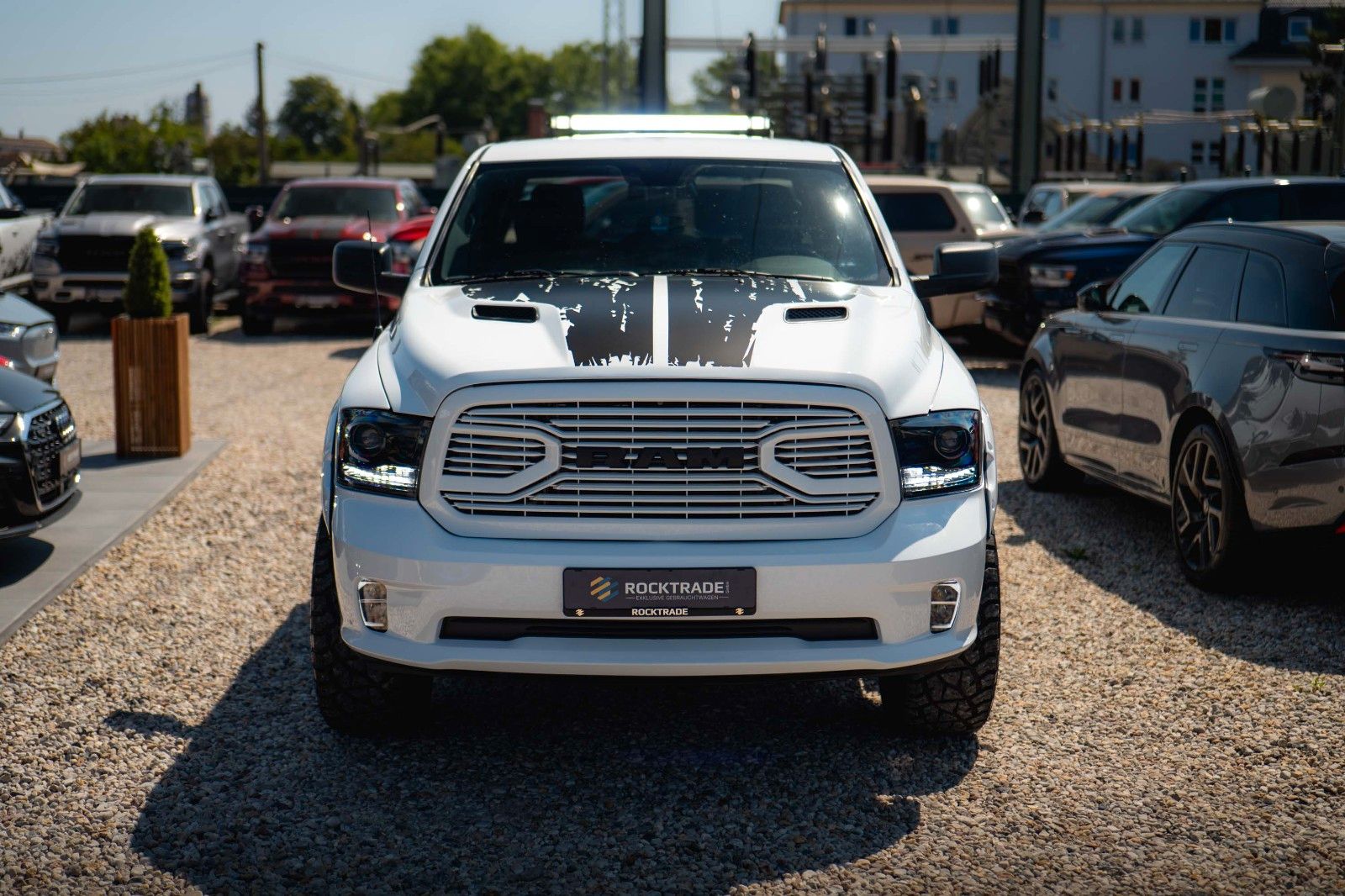 Fahrzeugabbildung Dodge RAM 5.7 V8 HEMI 4x4 OFFROAD Night-Paket *LED*19%