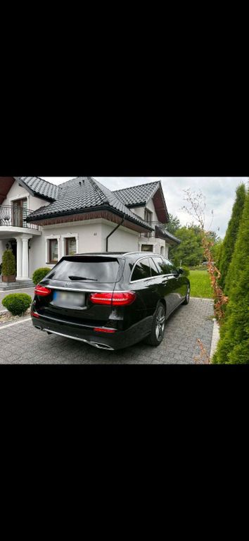 Image of Mercedes-Benz E 220