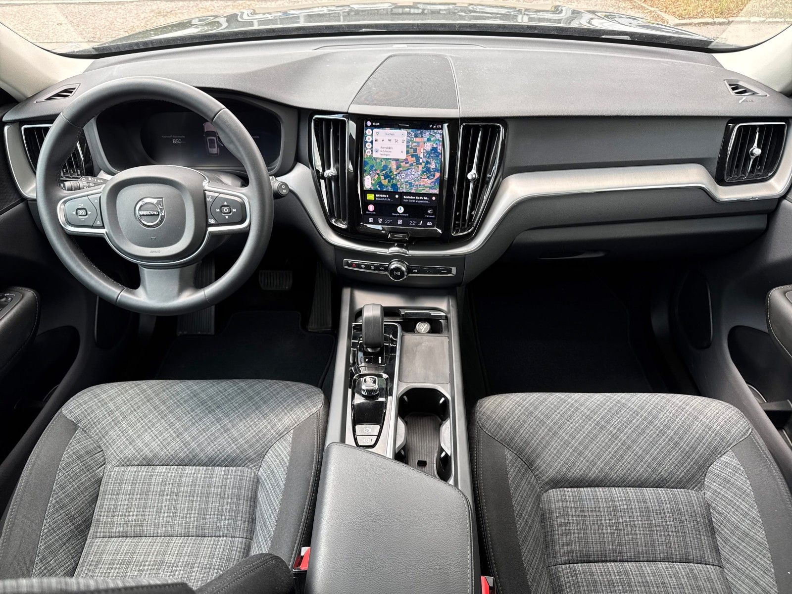 Fahrzeugabbildung Volvo XC60 Core Plug-In Hybrid, Anhängerkupplung