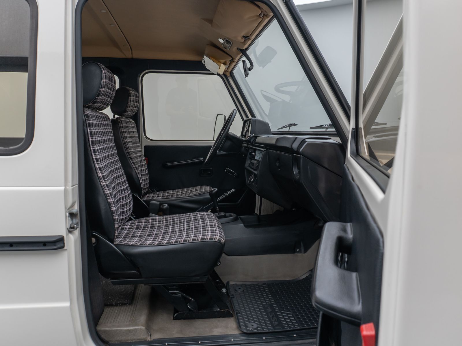 Fahrzeugabbildung Mercedes-Benz G 240 4x4AHK Servo Classic Data 2+
