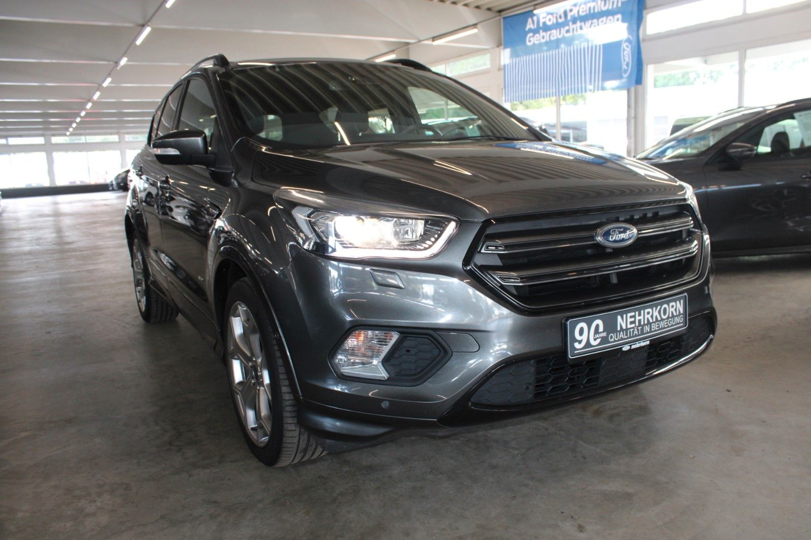 Fahrzeugabbildung Ford Kuga ST-Line Aut. 4x4 PANO CAM Xenon WinterPak.
