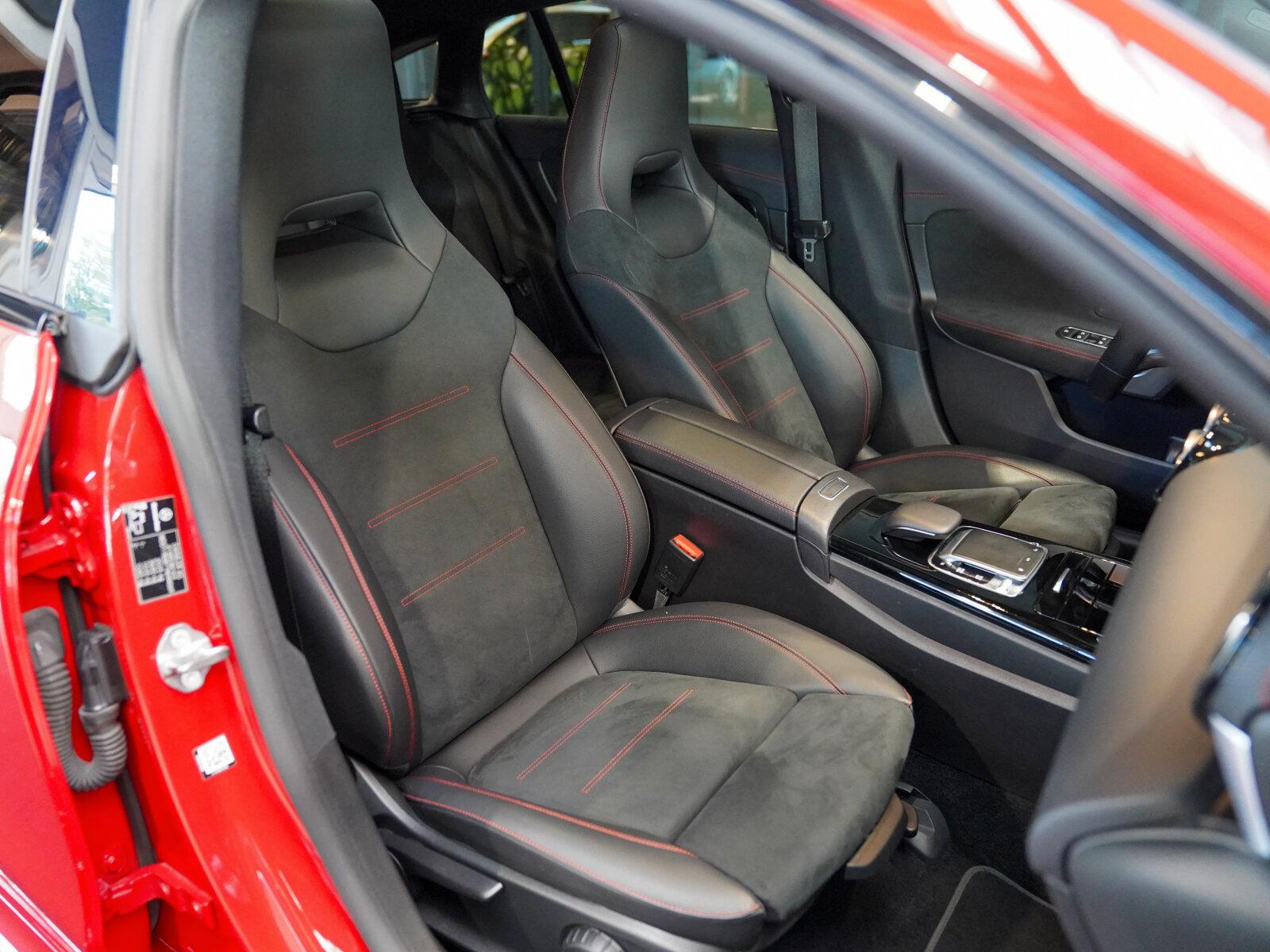 Mercedes-Benz CLA 200 SB AMG Line Night KEYLESS Panorama LED