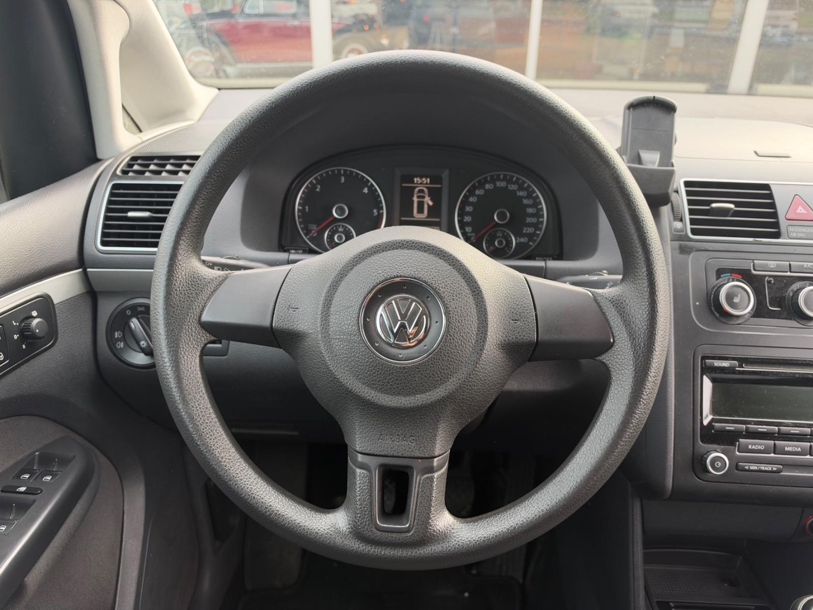 Volkswagen Touran 2015 — photo 11