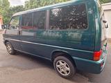 Volkswagen T4 Caravelle 2,5-l-Diesel TDI 75kW Standard - Volkswagen T4 Caravelle: Grün