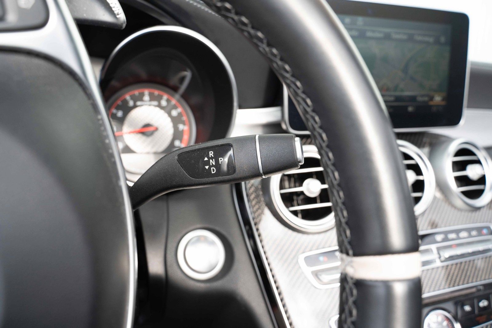 Fahrzeugabbildung Mercedes-Benz C 63S AMG V8 CARBON BURM HUD NIGHT KAM 360°