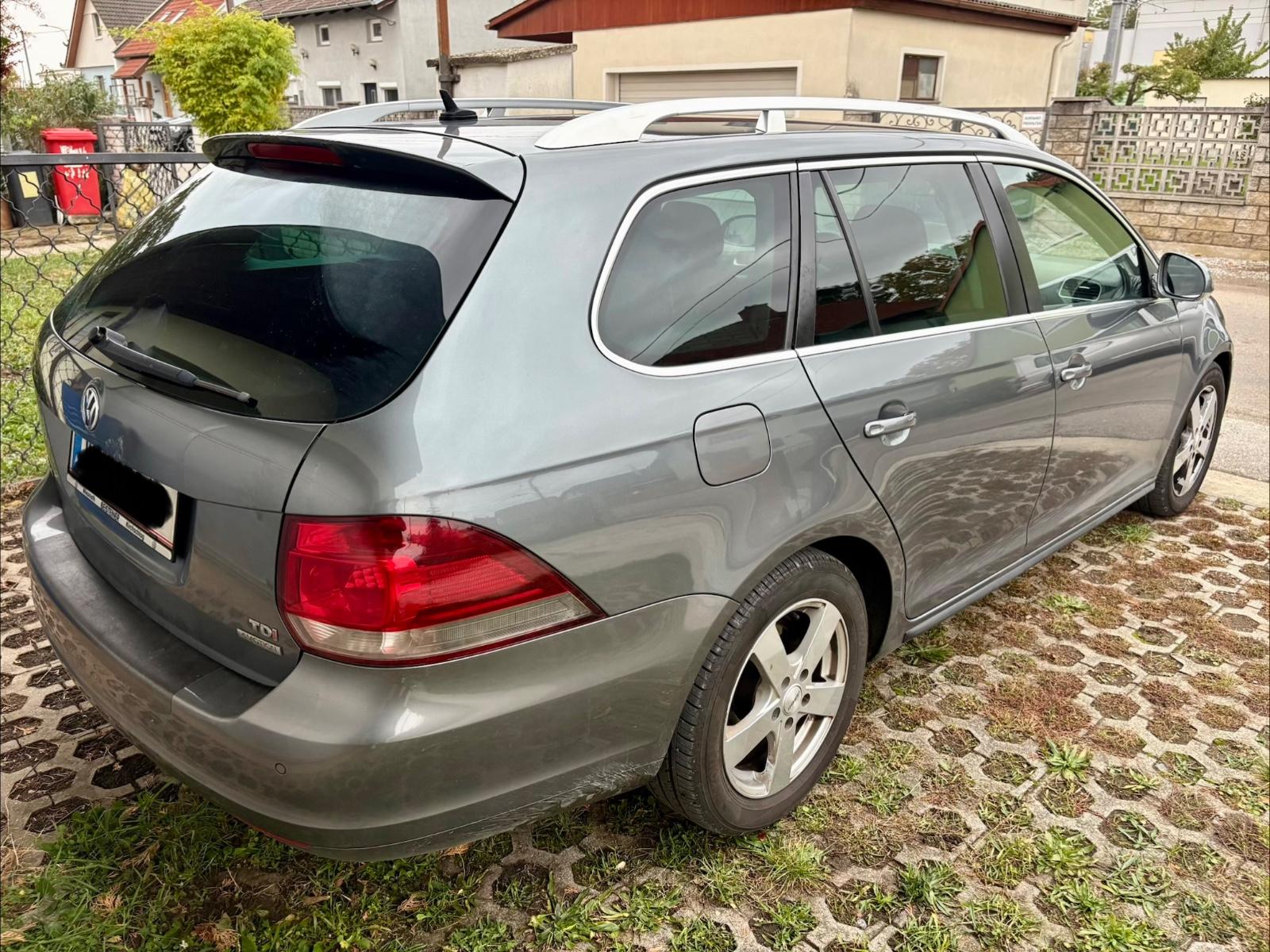 Volkswagen Golf 2011 — салон