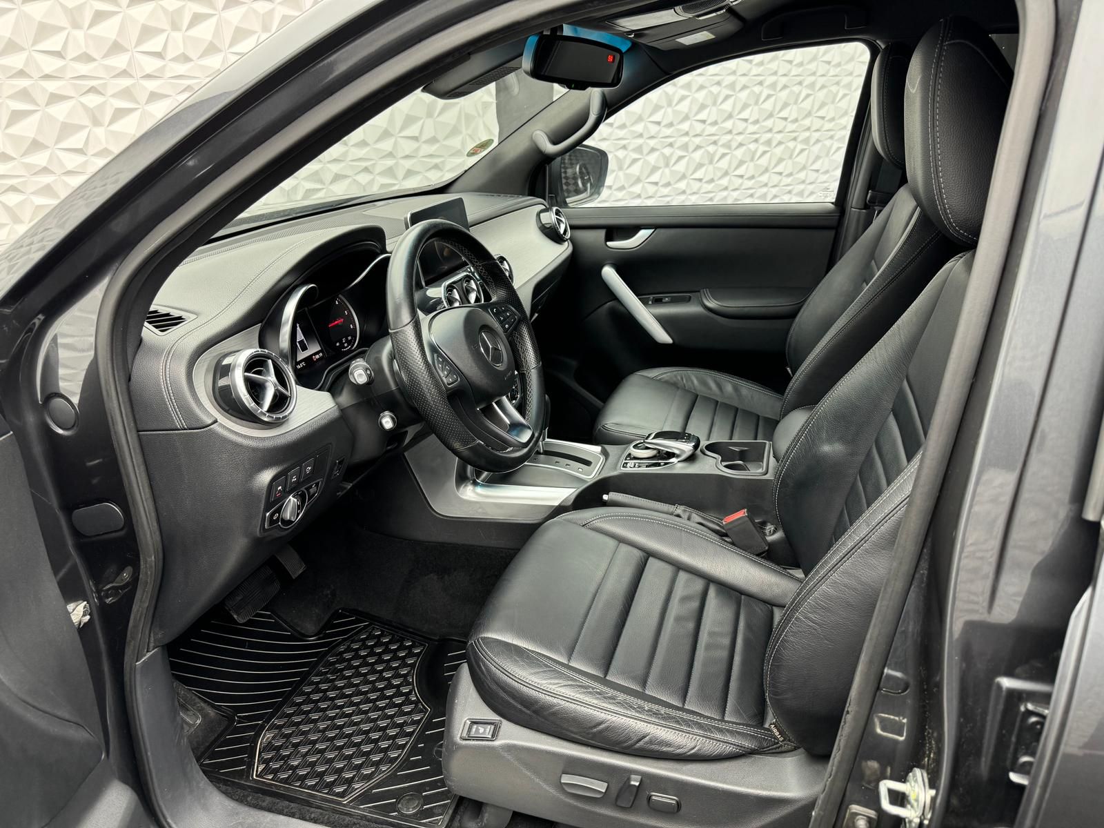 Fahrzeugabbildung Mercedes-Benz X350d POWER/4MATIC/STANDHZ/LED/KEYLES/360°/AHK