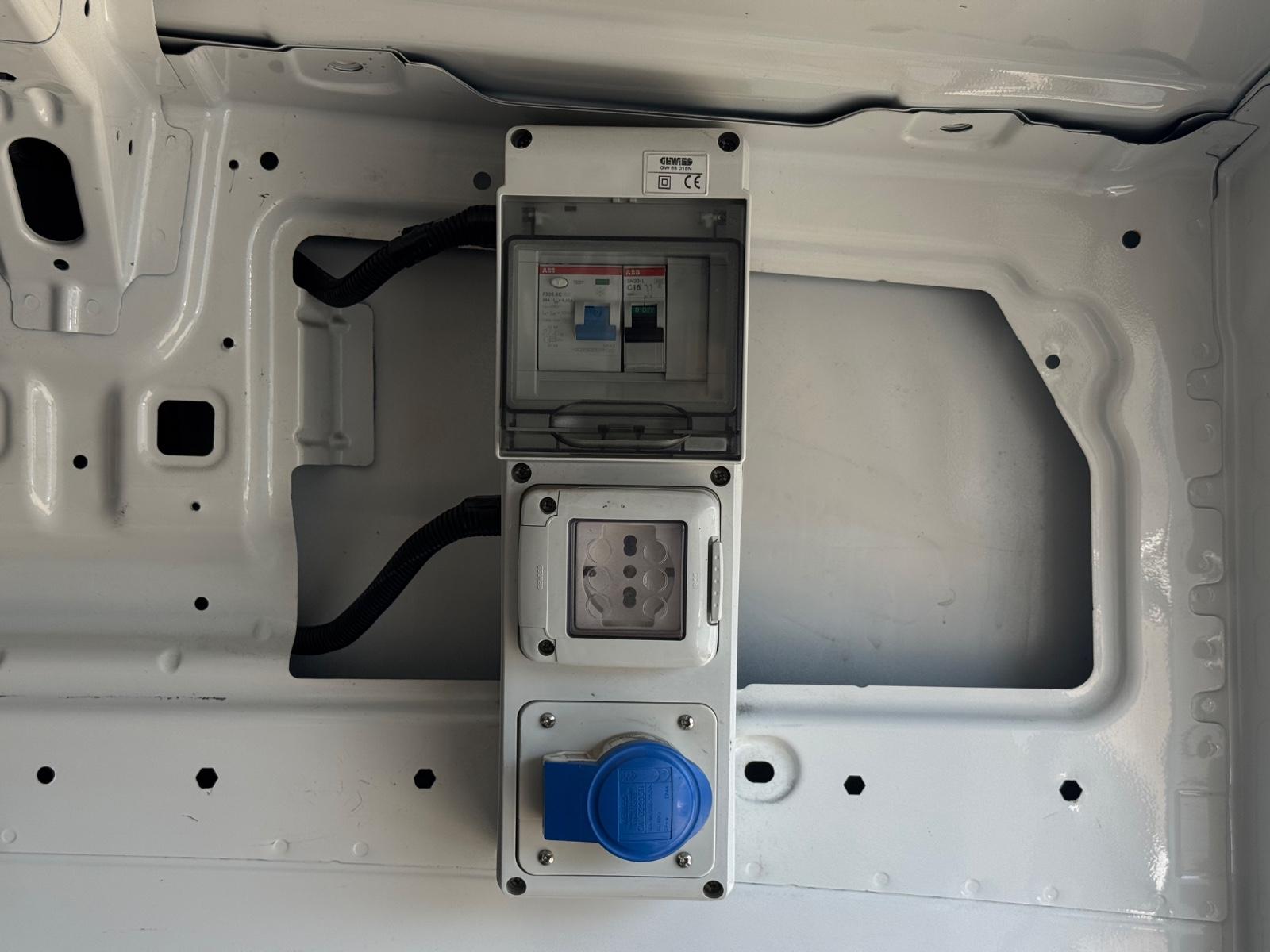 Volkswagen Crafter Kasten 35 mittellang Hoch REGAL KOMPRESS, миниатюра 12