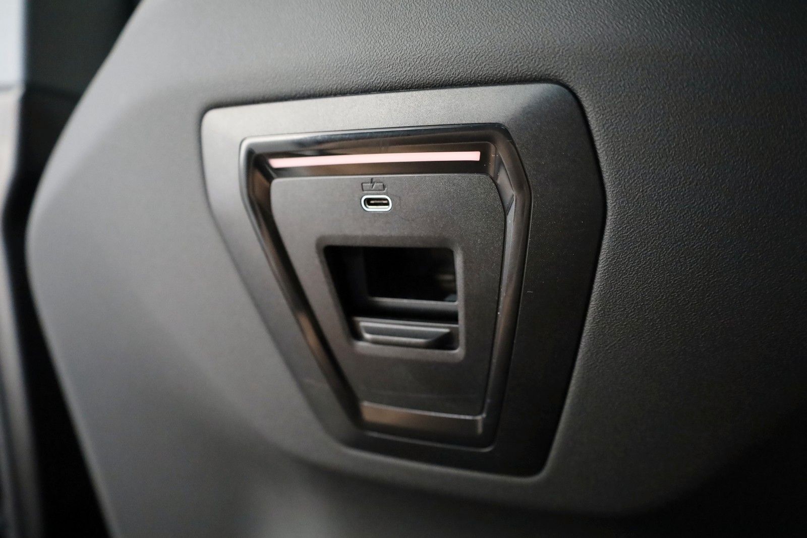 Fahrzeugabbildung BMW 520 d,Travel+Innov. Pak,Panorama,HUD, AHK el,+WR