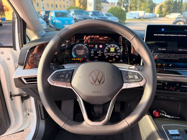 Volkswagen Golf Var. 2.0 TDI 150PS Life, AHK, KAMERA, LED