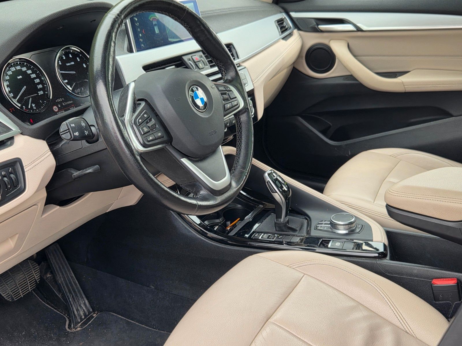 BMW X2 sDrive 20 i Advantage*AUT*LEDER*PANO*NAVI* foto 23