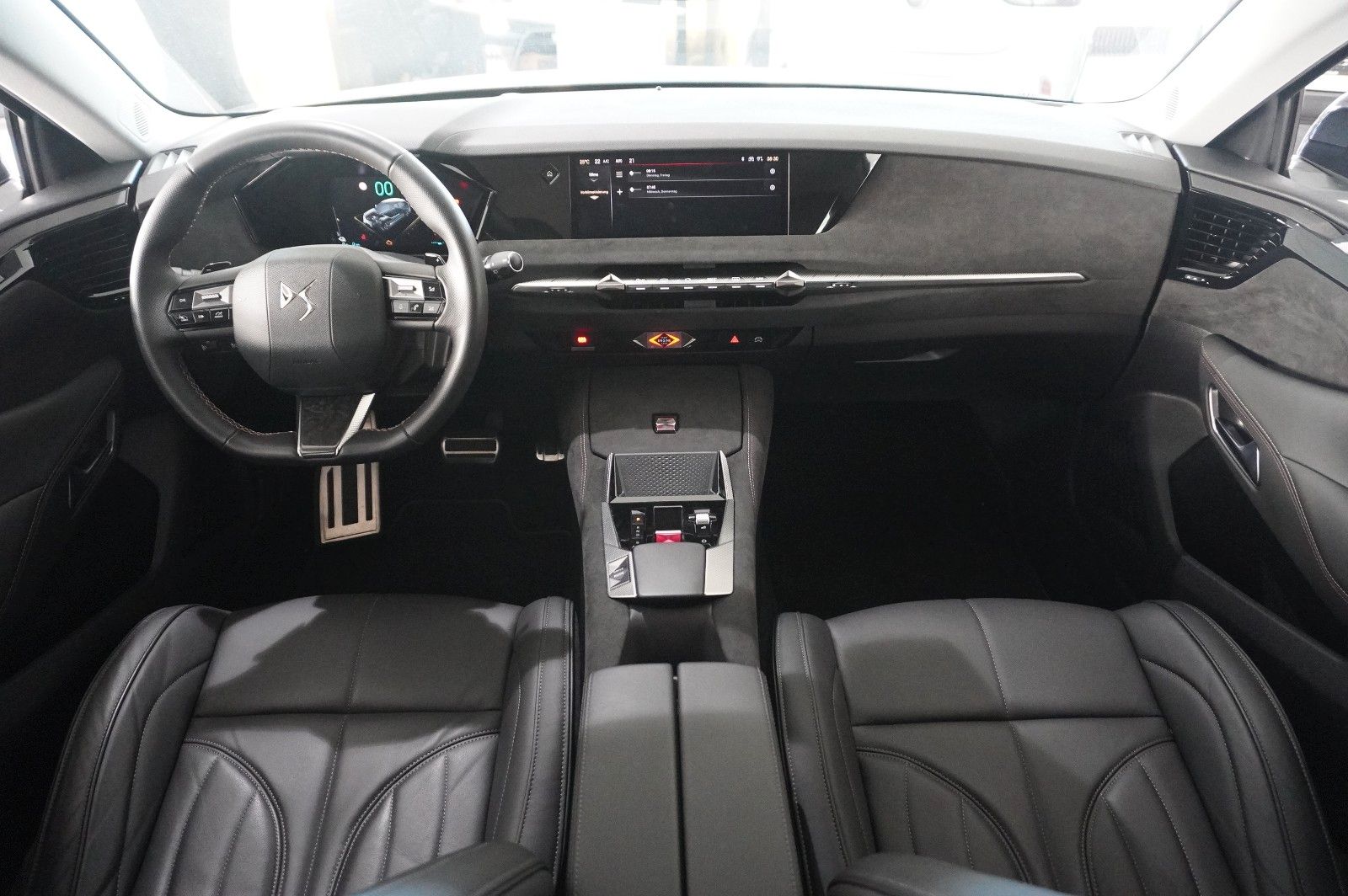 Fahrzeugabbildung DS Automobiles DS4 DS 4 E-Tense PERFORM. LINE PHEV NAVI/LED/DAB