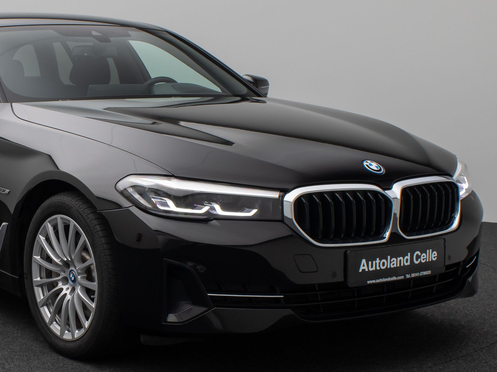 Fahrzeugabbildung BMW 530e xD HUD DAB CockPitPro PDC Komfort Alarm LED