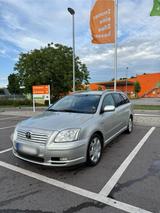 Toyota Avensis T25 2.0 D4D Kombi Diesel Top - Toyota Avensis aus 2004 mit Diesel-Antrieb