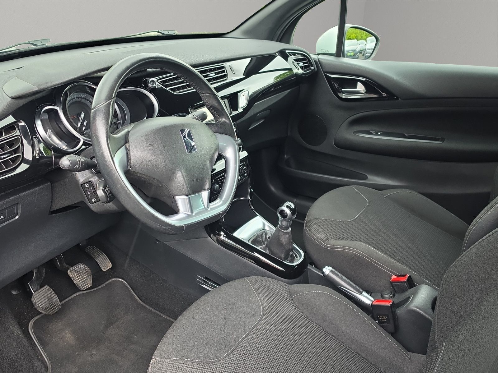 Fahrzeugabbildung Citroën DS3 SoChic SPORTPAKET KLIMA PDC TEMPOMAT