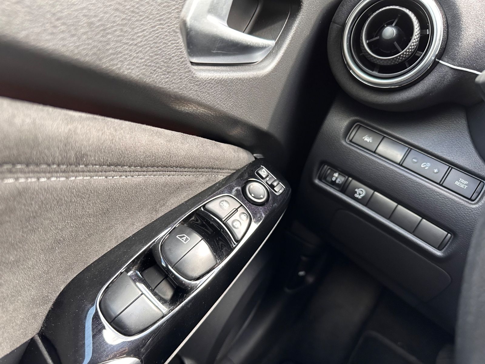 Fahrzeugabbildung Nissan Juke N-Design 1.0 DIG-T DCT Bose/LED/GRA/LM19"