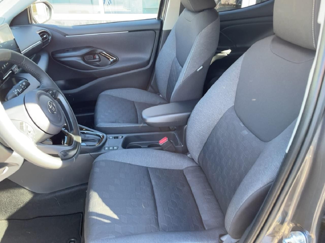 Fahrzeugabbildung Toyota Yaris Hybrid 116 PS Teamplayer