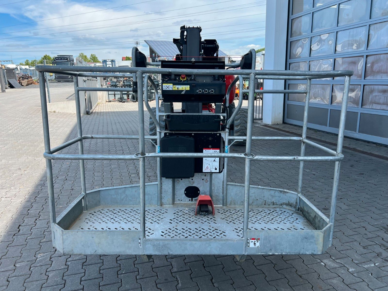 Fahrzeugabbildung Manitou 200 ATJE S1 e-drive / Arbeitshöhe: 20m / 4x4
