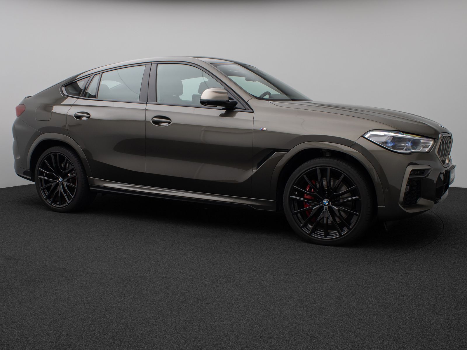 Fahrzeugabbildung BMW X6 M50i Pano 360°Laser Fond-Ent. HUD DAB H/K 22"