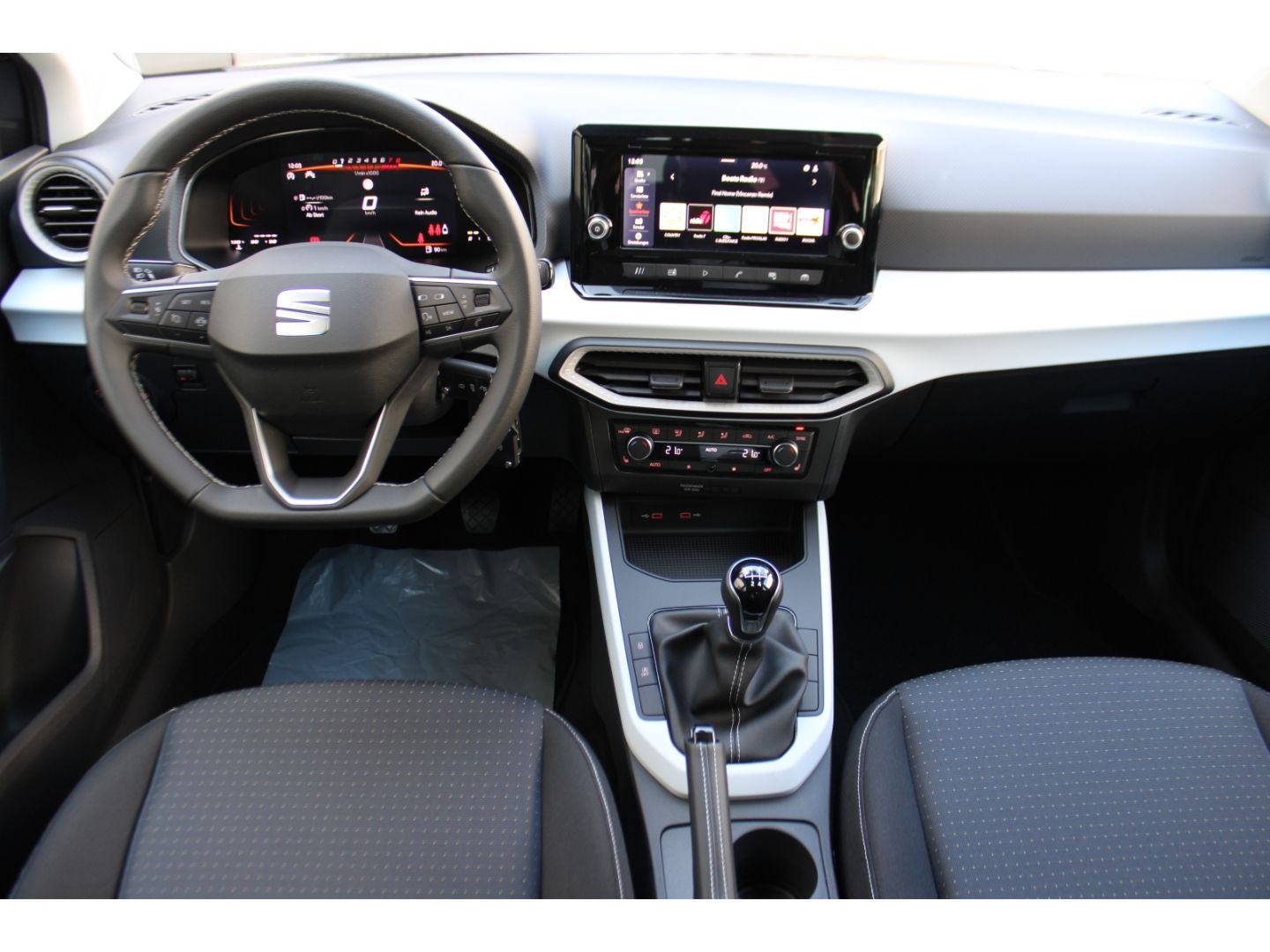 SEAT Arona 1.0 TSi Style LED GRA Full Link AHK PDC DA - Image 12