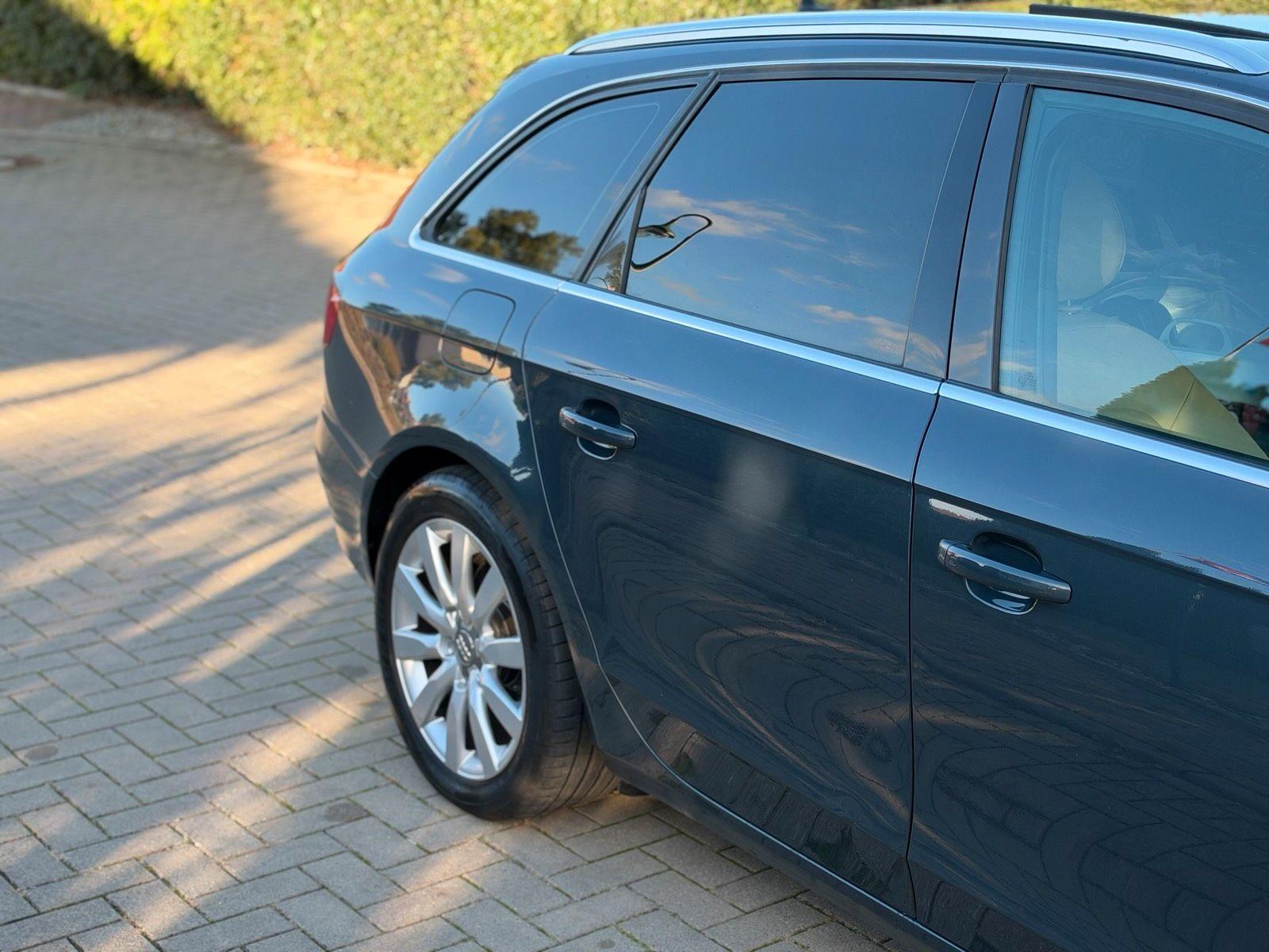 Audi A4 2010 — photo 7