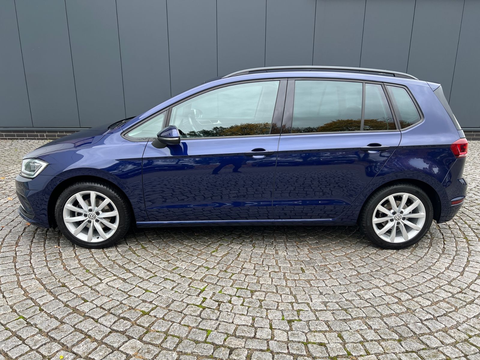 Fahrzeugabbildung Volkswagen Golf Sportsvan 1.5 TSI Comfortline *ACC,LED,Sitz