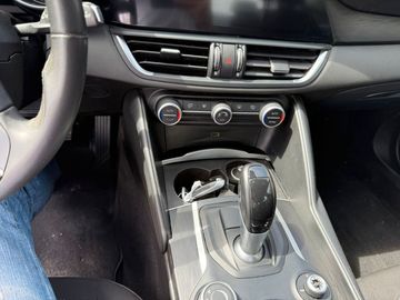 Alfa-Romeo Giulia - 10