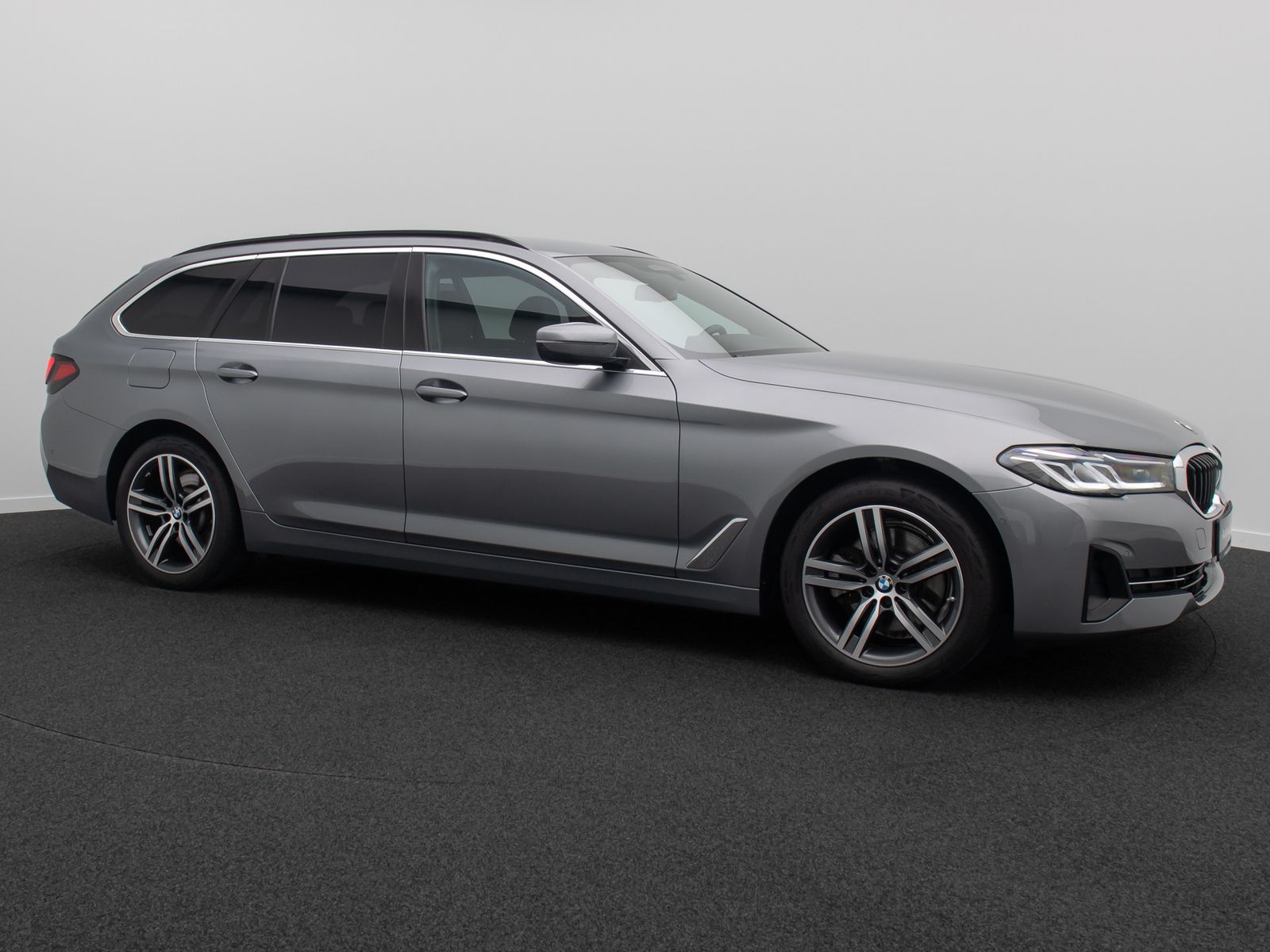 Fahrzeugabbildung BMW 520d xD Kamera HUD DAB AHK Alarm ACC Laser Sport