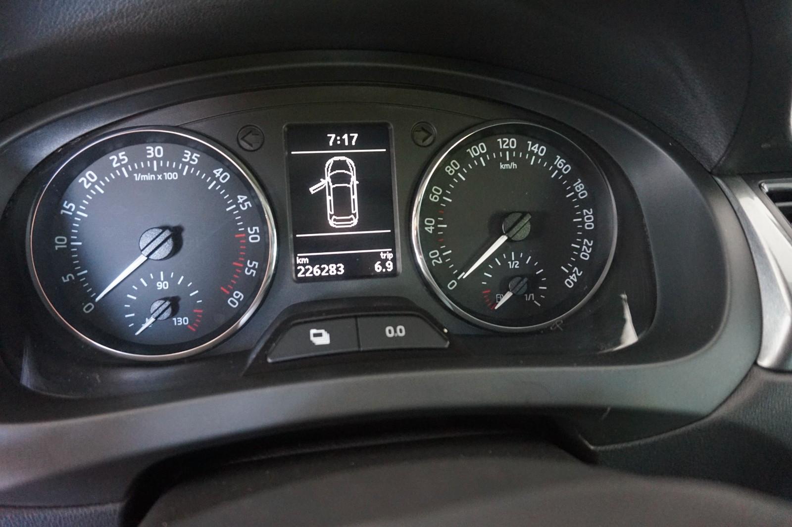 Skoda Rapid 2015 — photo 10
