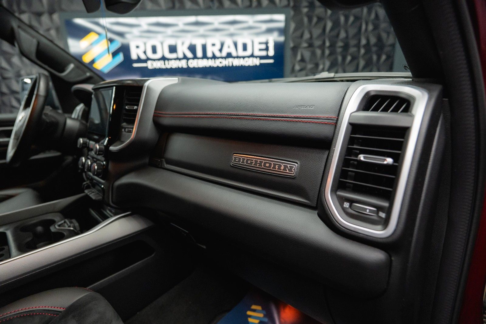 Fahrzeugabbildung Dodge RAM 5.7 V8 HEMI 4x4 OFFROAD NIGHT-Edition LED