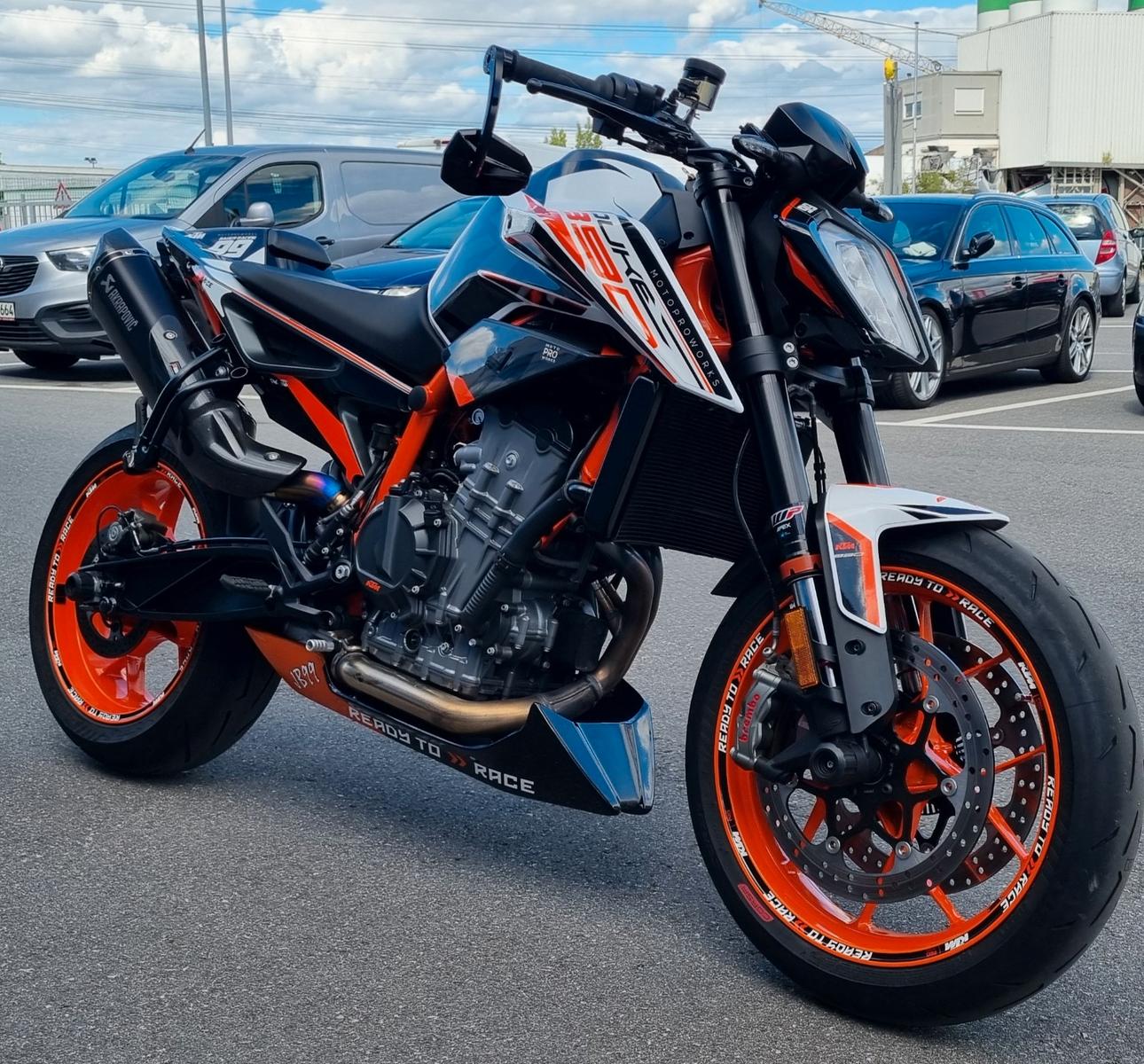 KTM 890 Duke R Akra Tech Pack..