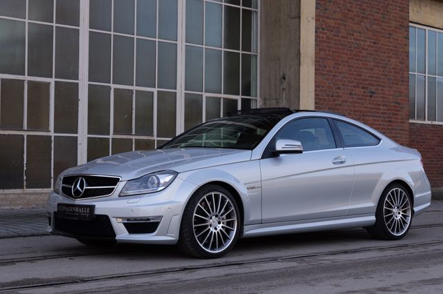 Mercedes-Benz C 63 AMG Coupe mit nur 13tkm im Neuwagenzustand